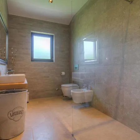 Nata Fuer 8 Personen Mit Pool Bei *
