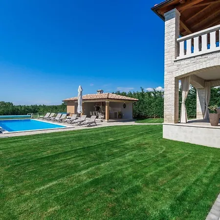 Nata Fuer 8 Personen Mit Pool Bei * Poreč