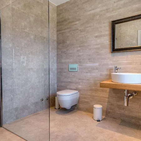 Ferienhaus Nata Fuer 8 Personen Mit Pool Bei