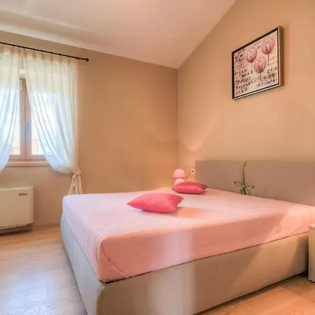 Nata Fuer 8 Personen Mit Pool Bei Ferienhaus
